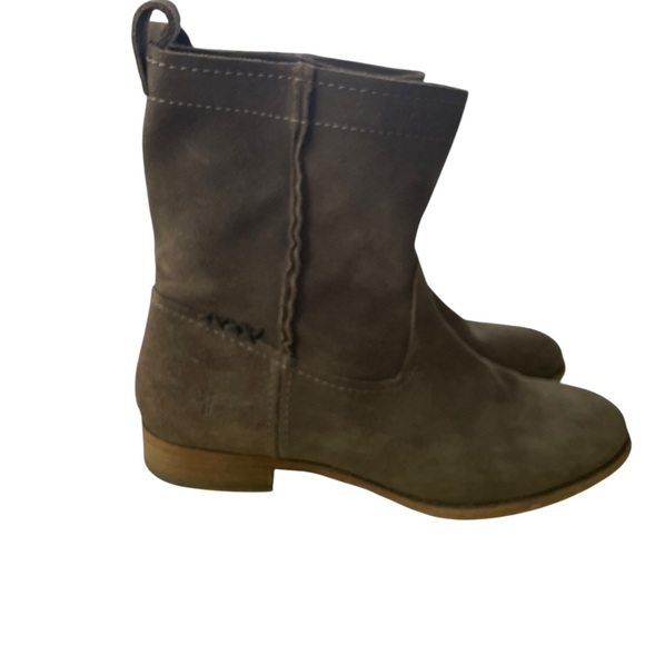 Frye Dark Brown Suede Cara Ankle Pull On Booties 9 - Picture 3 of 14